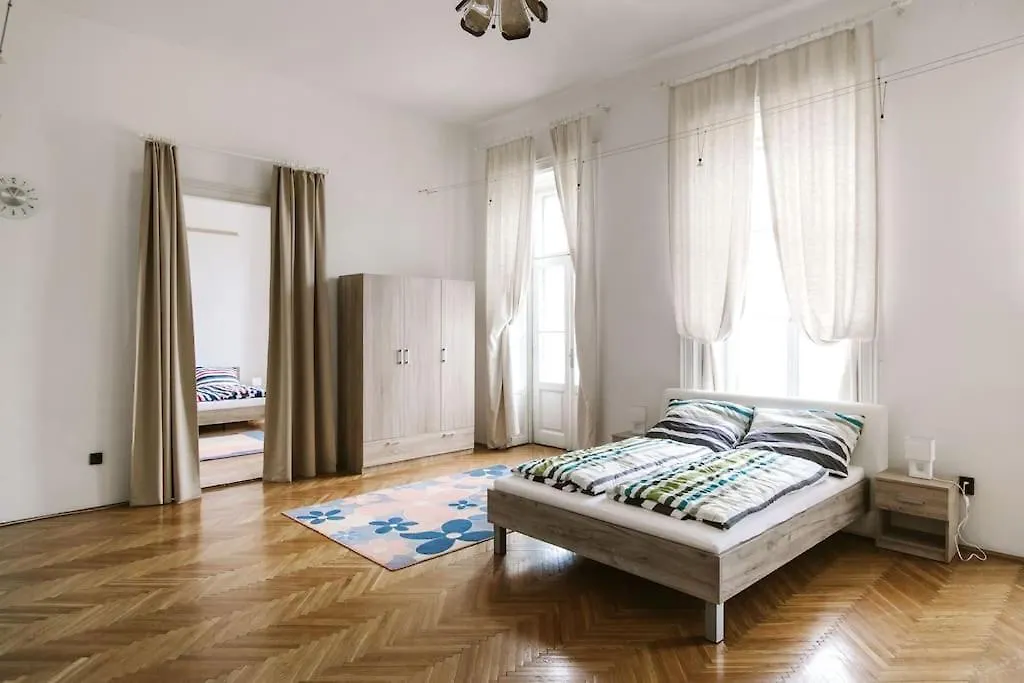 Gigantic Modern Apartment For Up To 10 Guests Next To Basilica! 布达佩斯