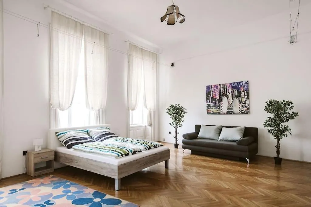 Gigantic Modern Apartment For Up To 10 Guests Next To Basilica! 布达佩斯